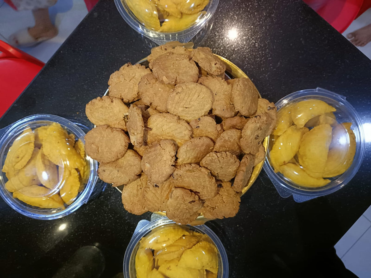 DevSwaD Jaggery Wheat Thekua (900g) | Authentic Bihari Traditional Sweet | Made in Sudh Cow Ghee